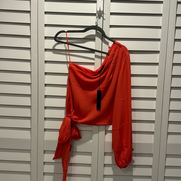 Revolve Krisa NWT One shoulder Tie side Top in Coral. - Picture 2 of 9